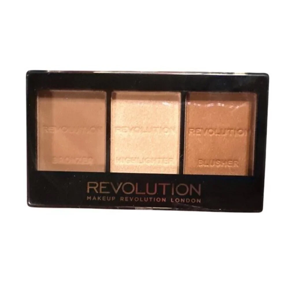 Revolution Ultra Contour Kit Light-Medium Bronzer Highlighter & Blusher Trio